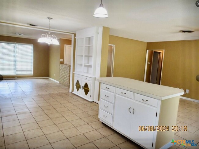 Building Photo - 205 Avalon Dr