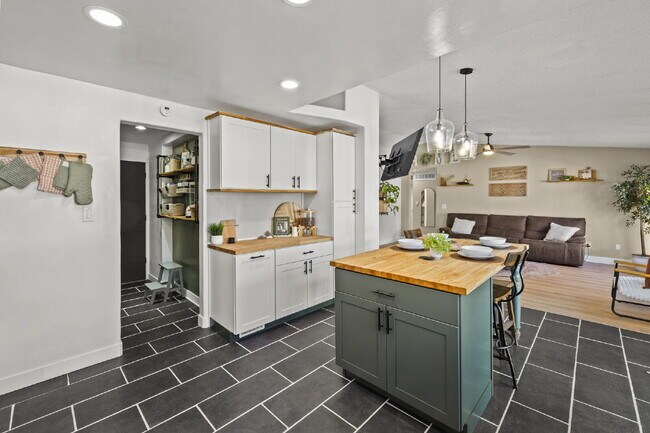 Building Photo - Modern Comfort Meets Charm – Beautifully U...