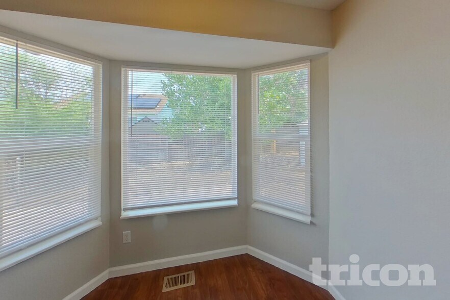 Building Photo - 5696 Preminger Dr