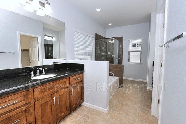 Building Photo - 9200 Rioja St