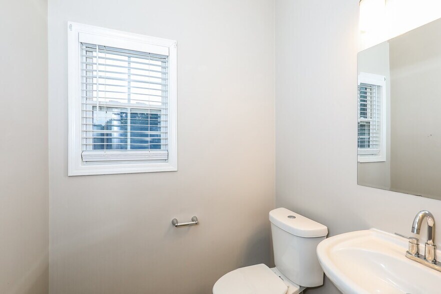 Building Photo - 908 Maple Leaf Dr