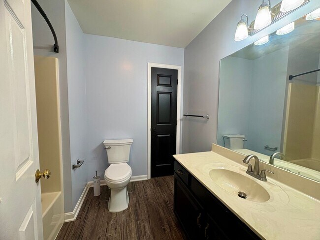 Building Photo - 3 Bedroom 4 Bathroom Available in Hummelstown!