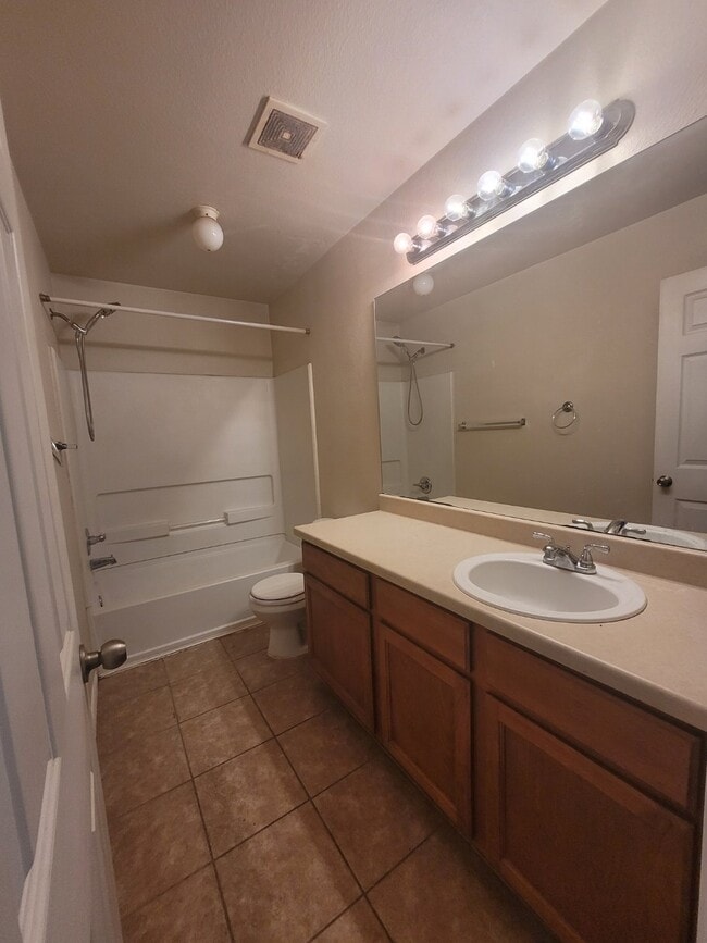 Building Photo - 10806 Mathom Landing
