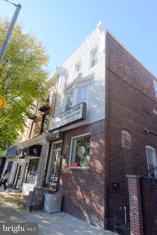 Building Photo - 443 E Girard Ave
