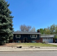 Building Photo - Spacious 3-Bedroom, 2-Bathroom Home on Lar...