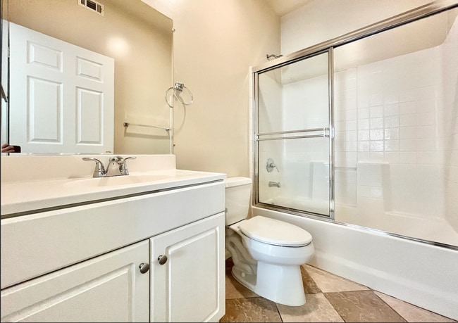 Building Photo - 22651 Del Valle St