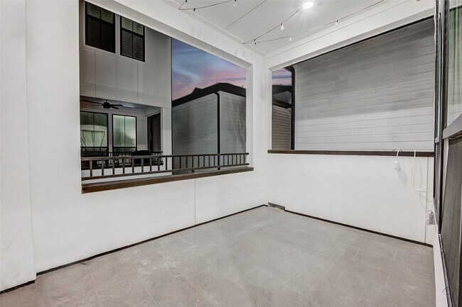 Building Photo - 2808 Grand Fountains Dr