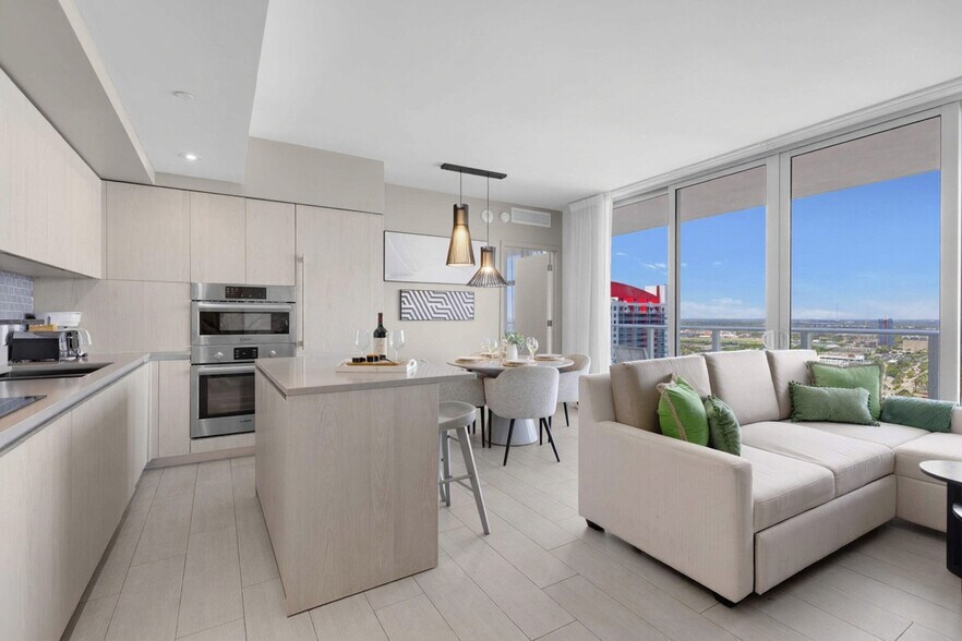 Building Photo - 4010 S Ocean Dr