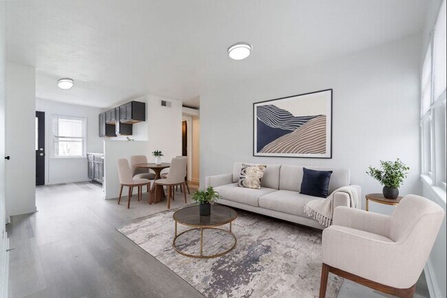 Building Photo - BEAUTIFUL 4 BEDROOM APARTMENTS!!