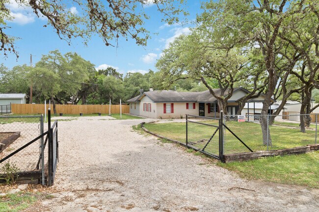 Building Photo - 634 Flatrock Dr