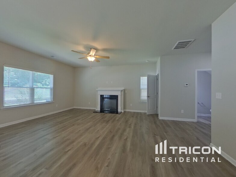 Building Photo - 209 Spring Knoll Dr