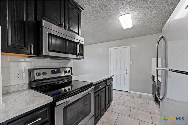 Building Photo - 580 Plaza Ct
