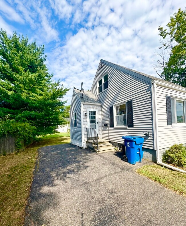 Building Photo - 146 Douglass St
