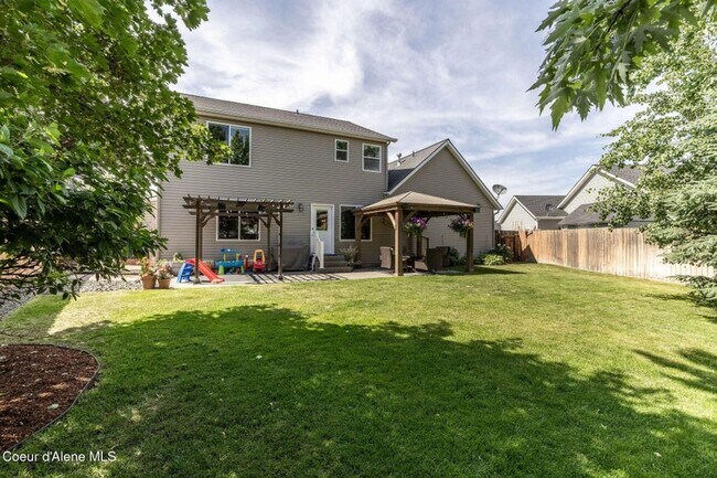 Building Photo - Beautiful home in Broadmore Estates