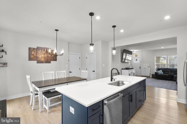 Building Photo - 1713 Aurora Way