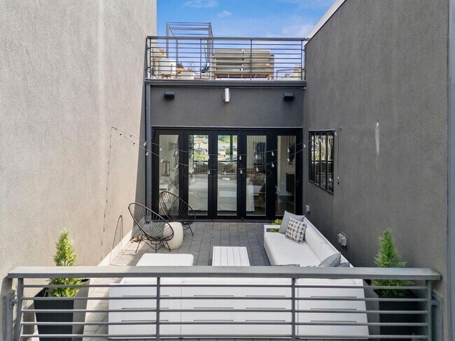 Building Photo - 236 Neruda Ave