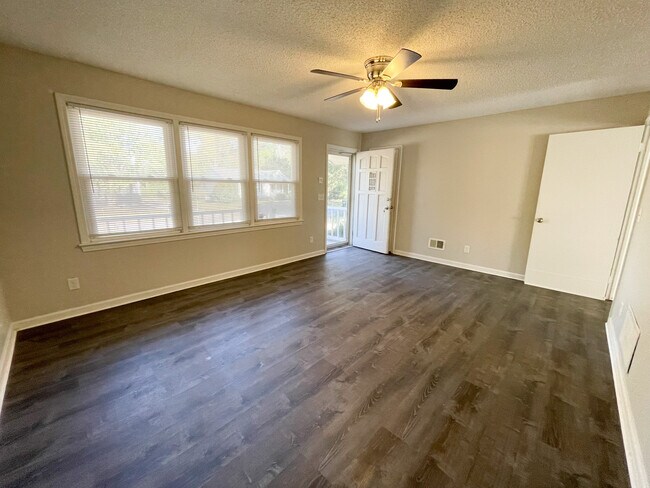 Building Photo - 306 Lloydwood Dr