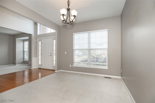 Building Photo - 2553 Seton Dr