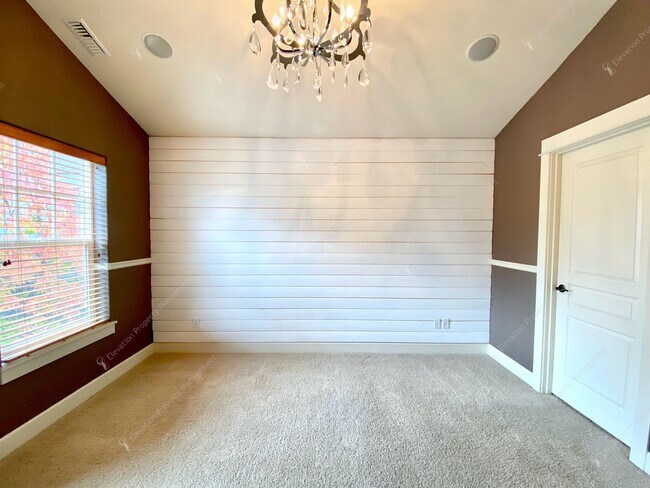 Building Photo - 3BR - 2.5 BA Charming Greenway Home in Lar...