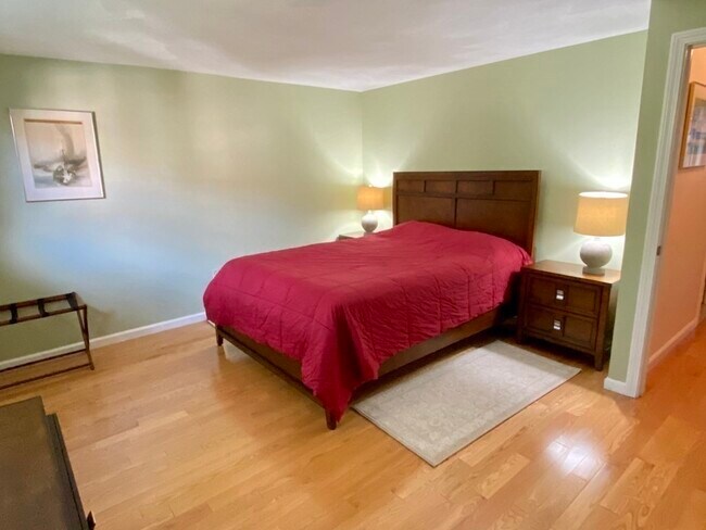 Building Photo - 224 Park St