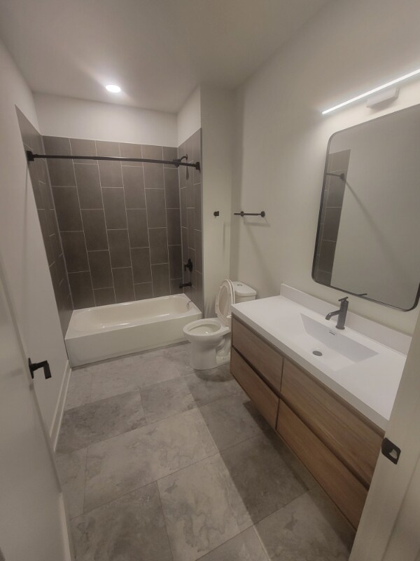 Building Photo - 302 W Liberty Dr