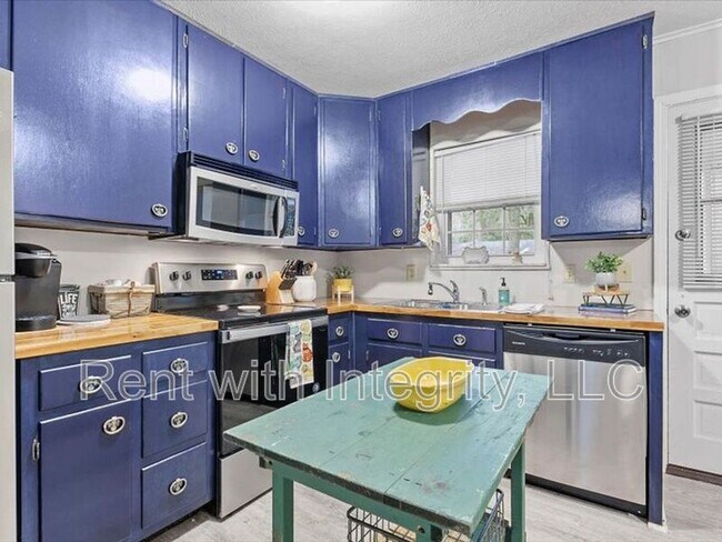 Building Photo - 1835 Portland Ave