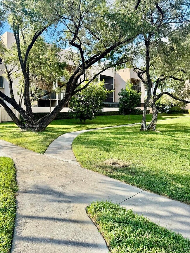 Building Photo - 10985 SW 107th St