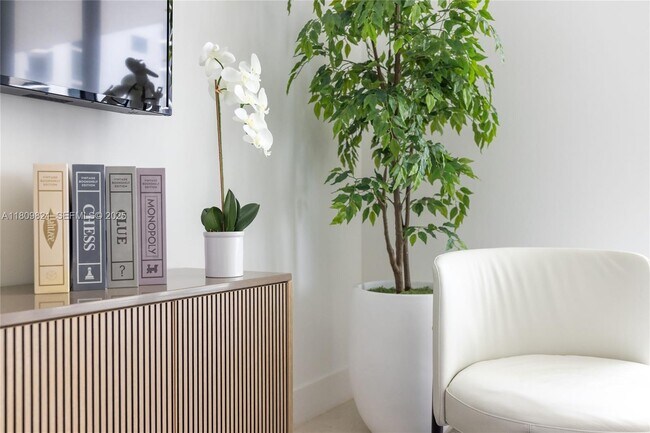 Building Photo - 159 NE 6th St