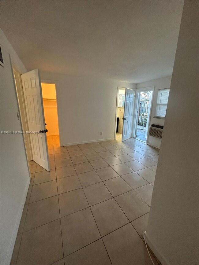 Building Photo - 1126 SW 15th Terrace