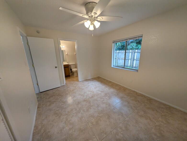 Building Photo - 52 Saint Johanna Dr