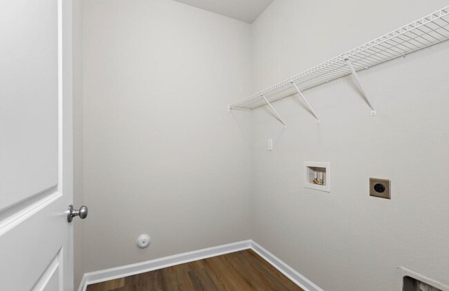 Building Photo - 1001 Hillpoint Rd