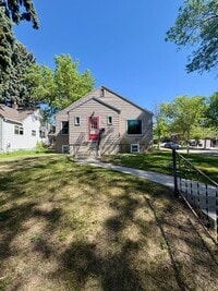 Building Photo - 2-bedroom, 1-bath upper-level duplex w/onsite shared laundry!