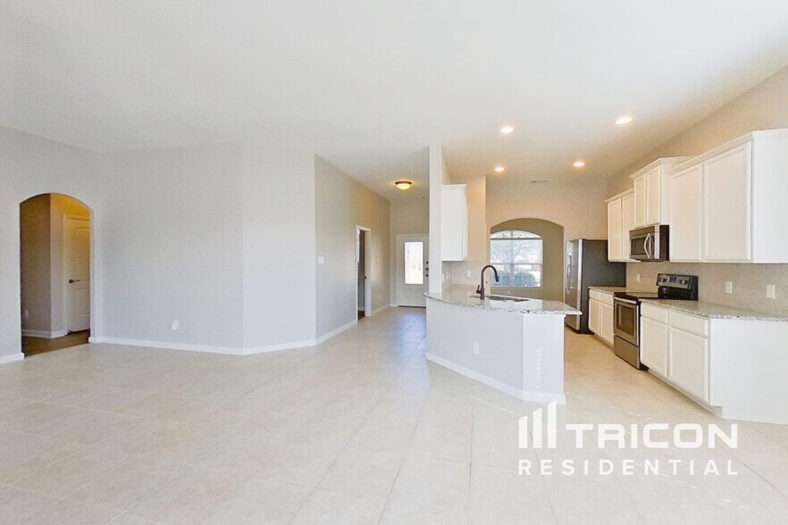 Building Photo - 616 Meadow Springs Dr