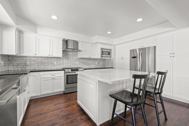 Building Photo - 15473 Lemay St