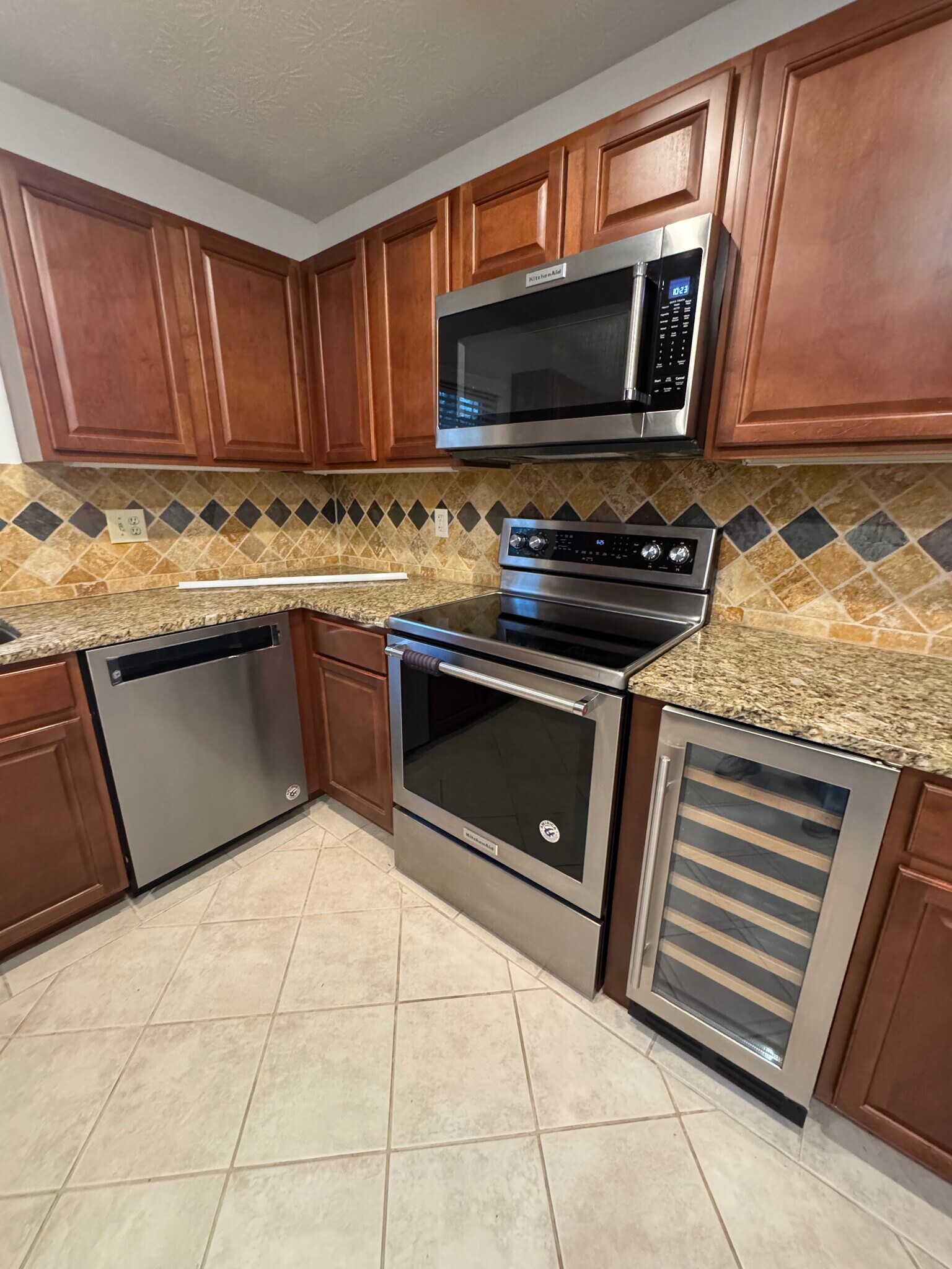 Building Photo - 1112 Greywood Dr