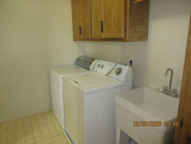 Building Photo - Beautiful and Spacious 4bd 2ba