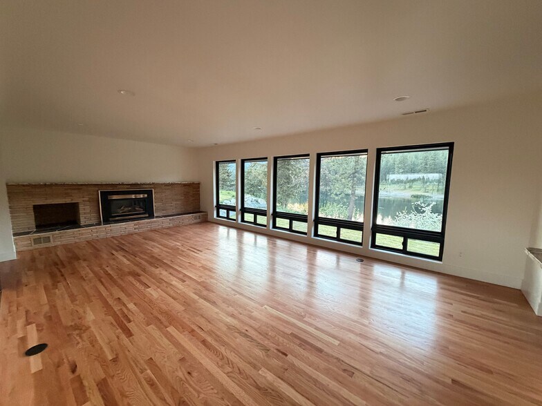 Building Photo - 7211 E S Riverway Ave