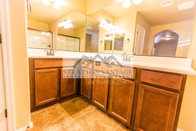 Building Photo - 976 S Adam Way