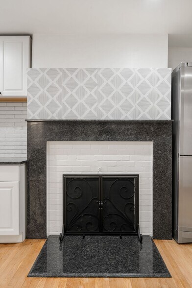 Building Photo - 103 Marlborough St