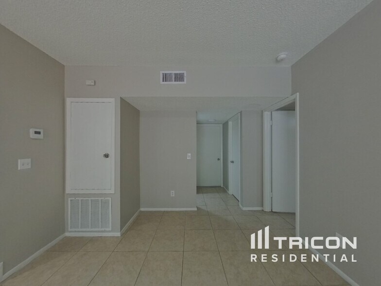 Building Photo - 7914 Tumblestone Dr