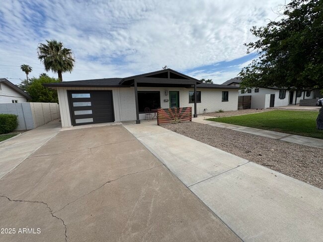 Building Photo - 4248 E Montecito Ave