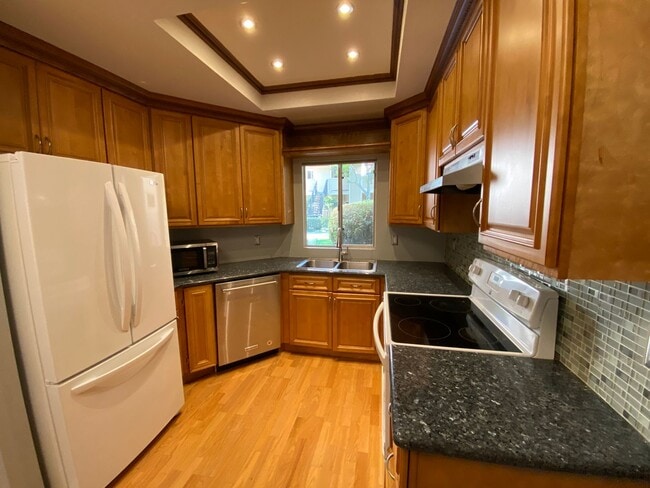 Building Photo - BLOSSOM VALLEY - Beautifully updated end u...