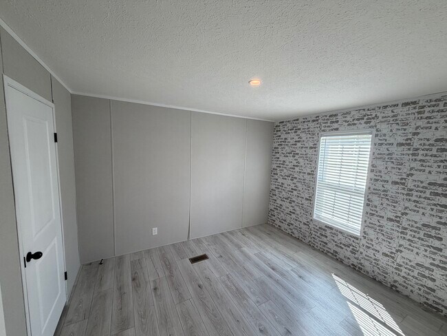 Building Photo - 826 Sally Mae Terrace