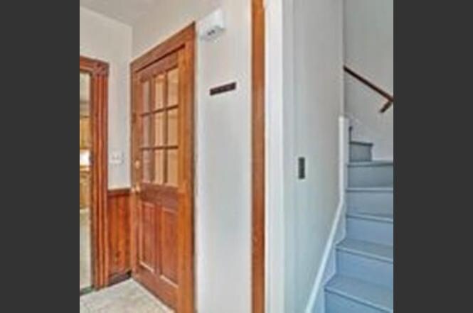 Building Photo - 25R Saunders St