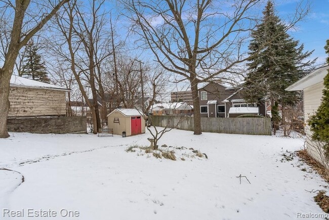 Building Photo - 333 N Helen Ave