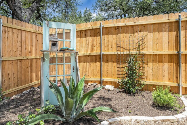 Building Photo - 7108 Dallas Dr