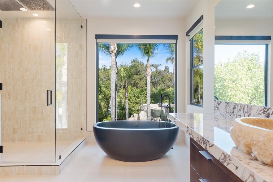 Building Photo - 17437 Oak Creek Ct