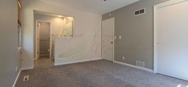 Building Photo - 13944 S Raintree Dr