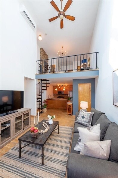 Building Photo - 208 Willow Ave