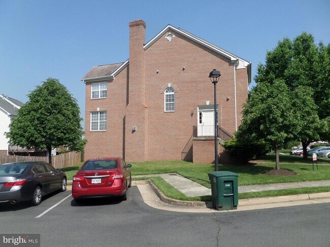 Building Photo - 675 McLeary Square SE